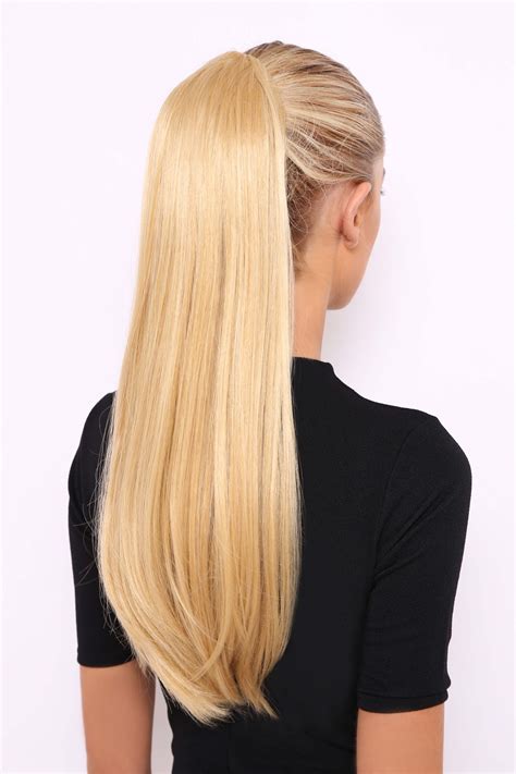 blonde clip in ponytail